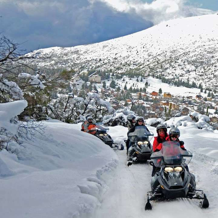 ZigZag Travel Travesía en Motos de Nieve ZigZag Travel Travesía en Motos de Nieve