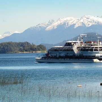 Catamarán Victoria del Lago