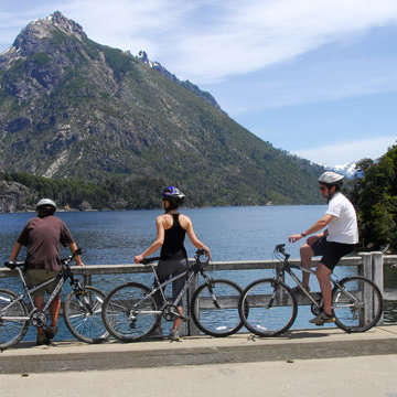 Puente sobre Lago Moreno