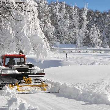 Maquina pisa nieve